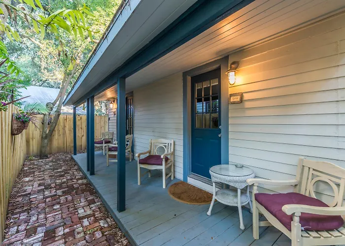 Carriage Way Inn Bed & Breakfast Adults Only - 21 Years Old And Up
